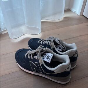New Balance Men's Black and Gray Sneakers